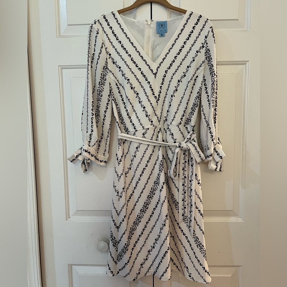 CeCe Black and White Diagonal Floral Midi Dress EUC Size 6